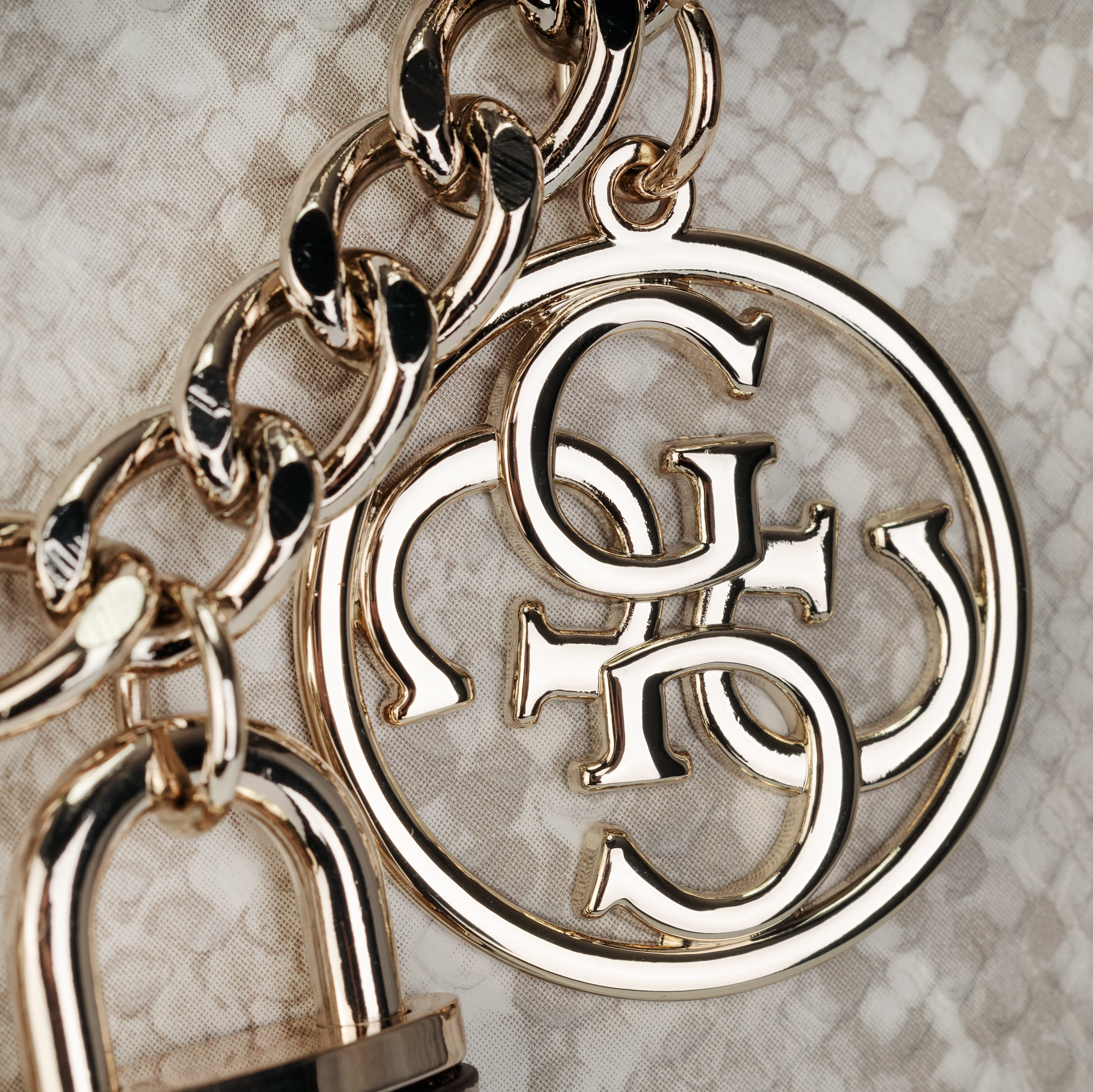 Wężowa shopperka Guess