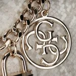 Wężowa shopperka Guess